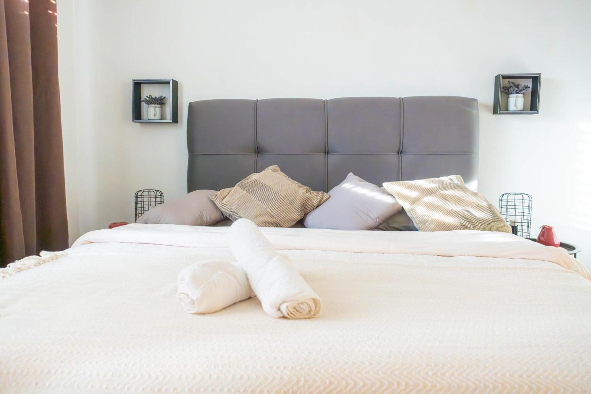 Apartman Lili Knin Exteriör bild