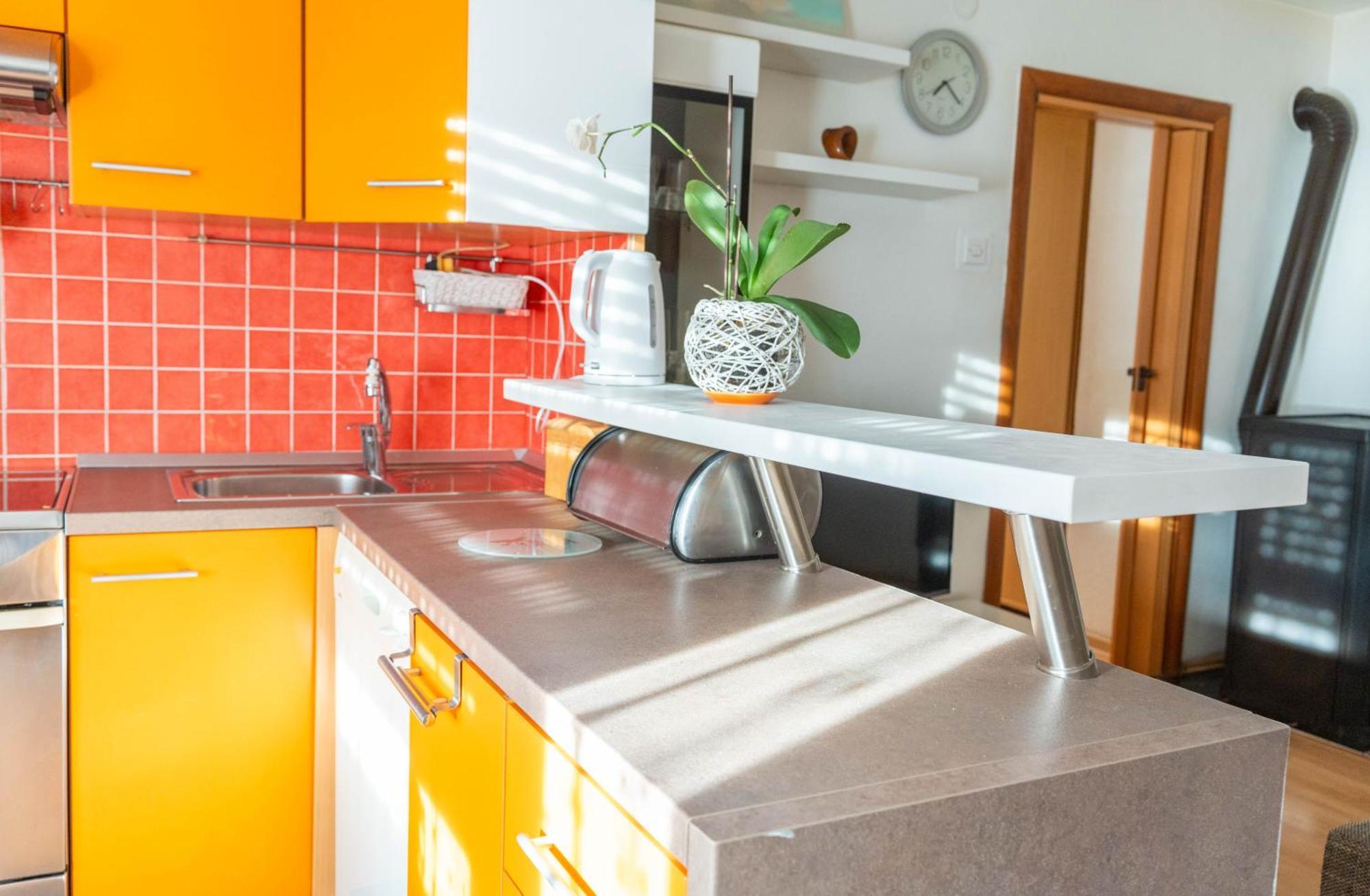 Apartman Lili Knin Exteriör bild