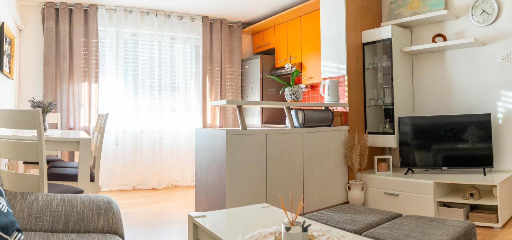 Apartman Lili Knin Exteriör bild