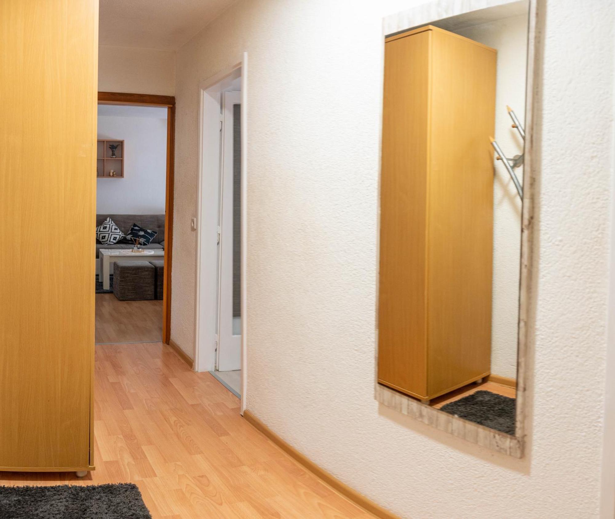 Apartman Lili Knin Exteriör bild